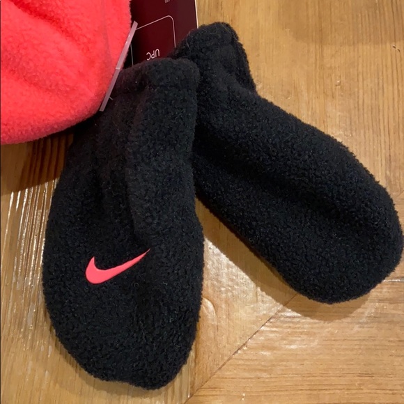 NEW Nike Infant Fleece Hat & Mitten Set - Picture 2 of 5